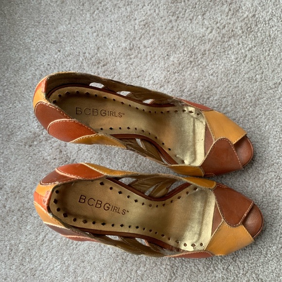 BCBGirls Shoes rust/ bronze colour. Size 5.5 - Picture 6 of 8